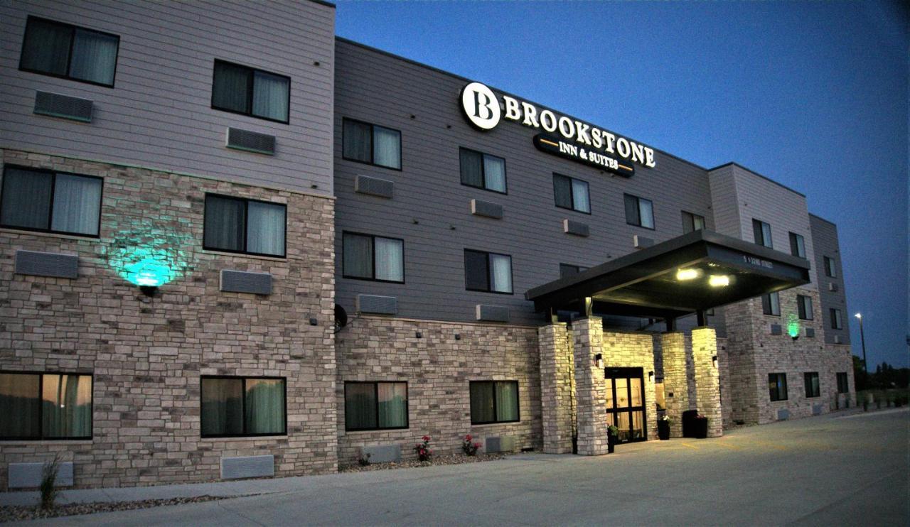 Brookstone Inn & Suites Fort Dodge Exterior photo