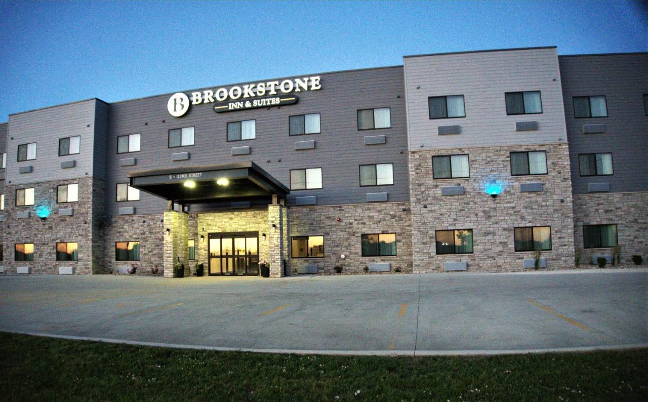 Brookstone Inn & Suites Fort Dodge Exterior photo