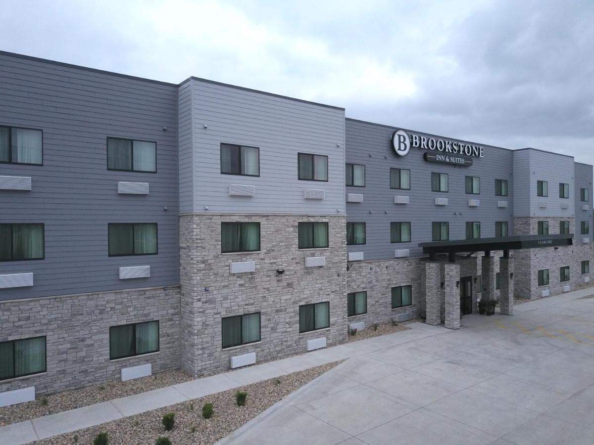 Brookstone Inn & Suites Fort Dodge Exterior photo